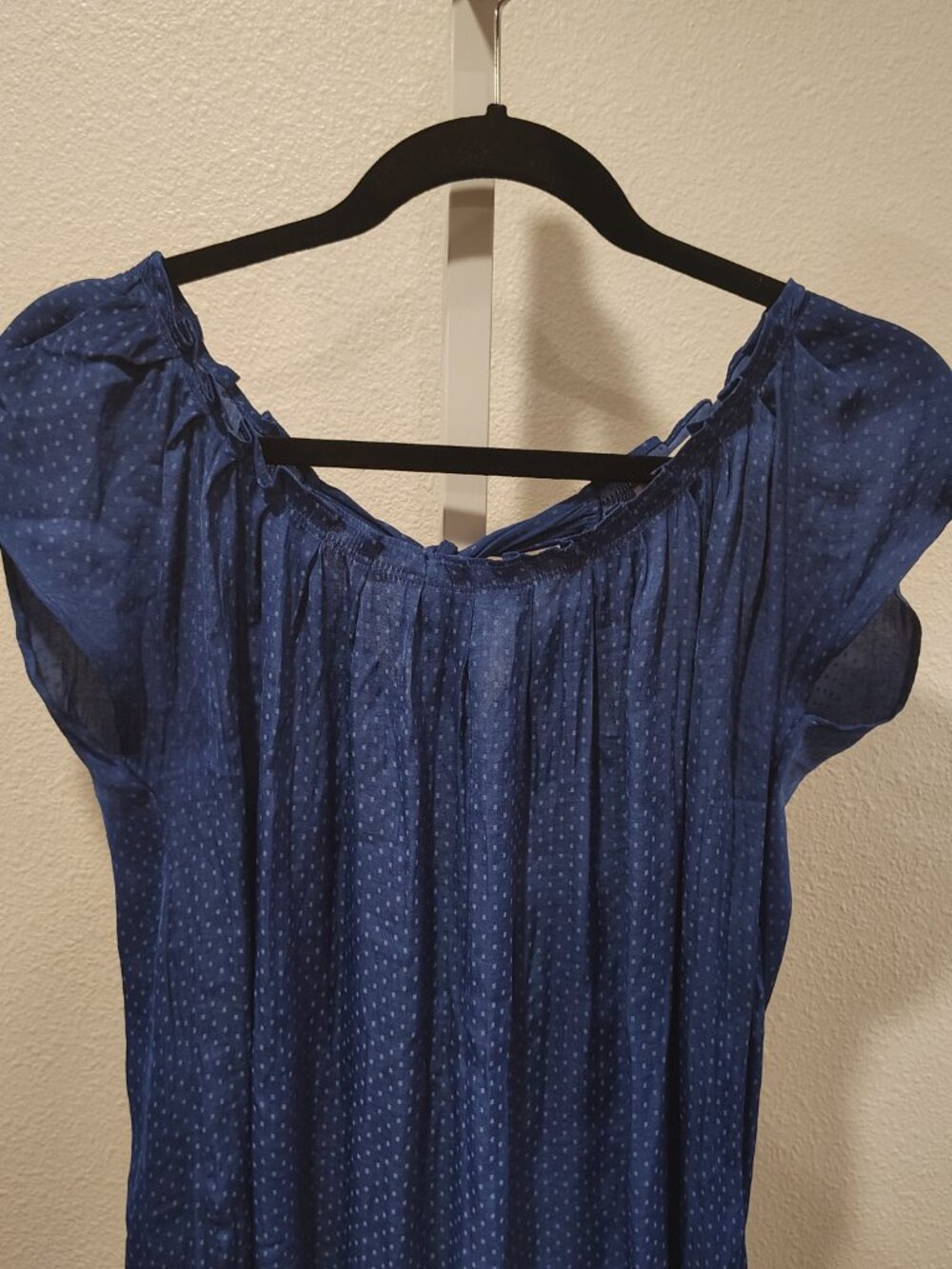 LC Lauren Conrad Women's Top Size Medium Navy Blue Pleated Polka Dots - Picture 3 of 10